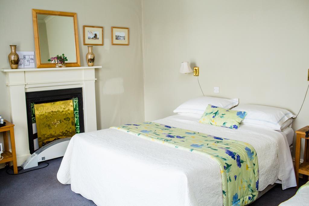 Byrnes Wine Dine Stay Ennistimon Room photo