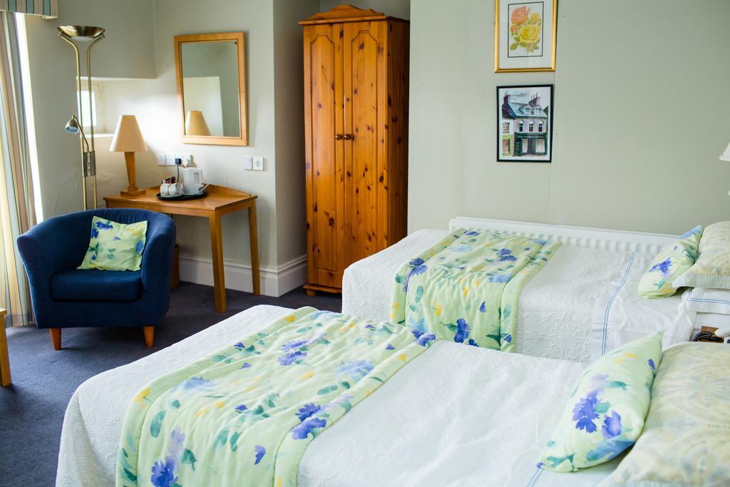 Byrnes Wine Dine Stay Ennistimon Room photo