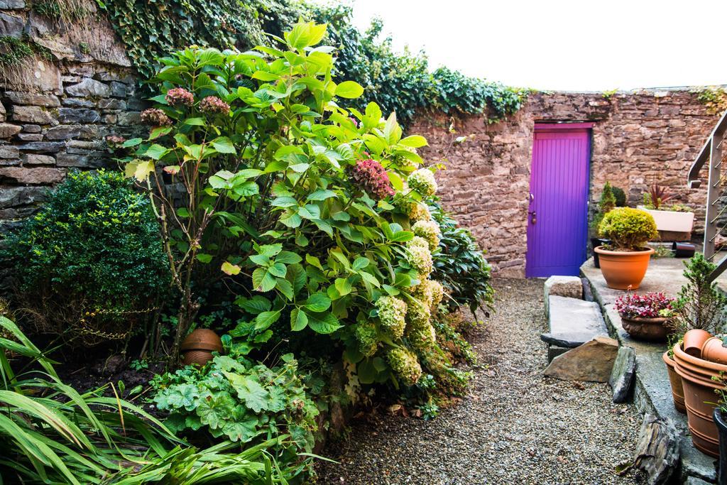 Byrnes Wine Dine Stay Ennistimon Exterior photo